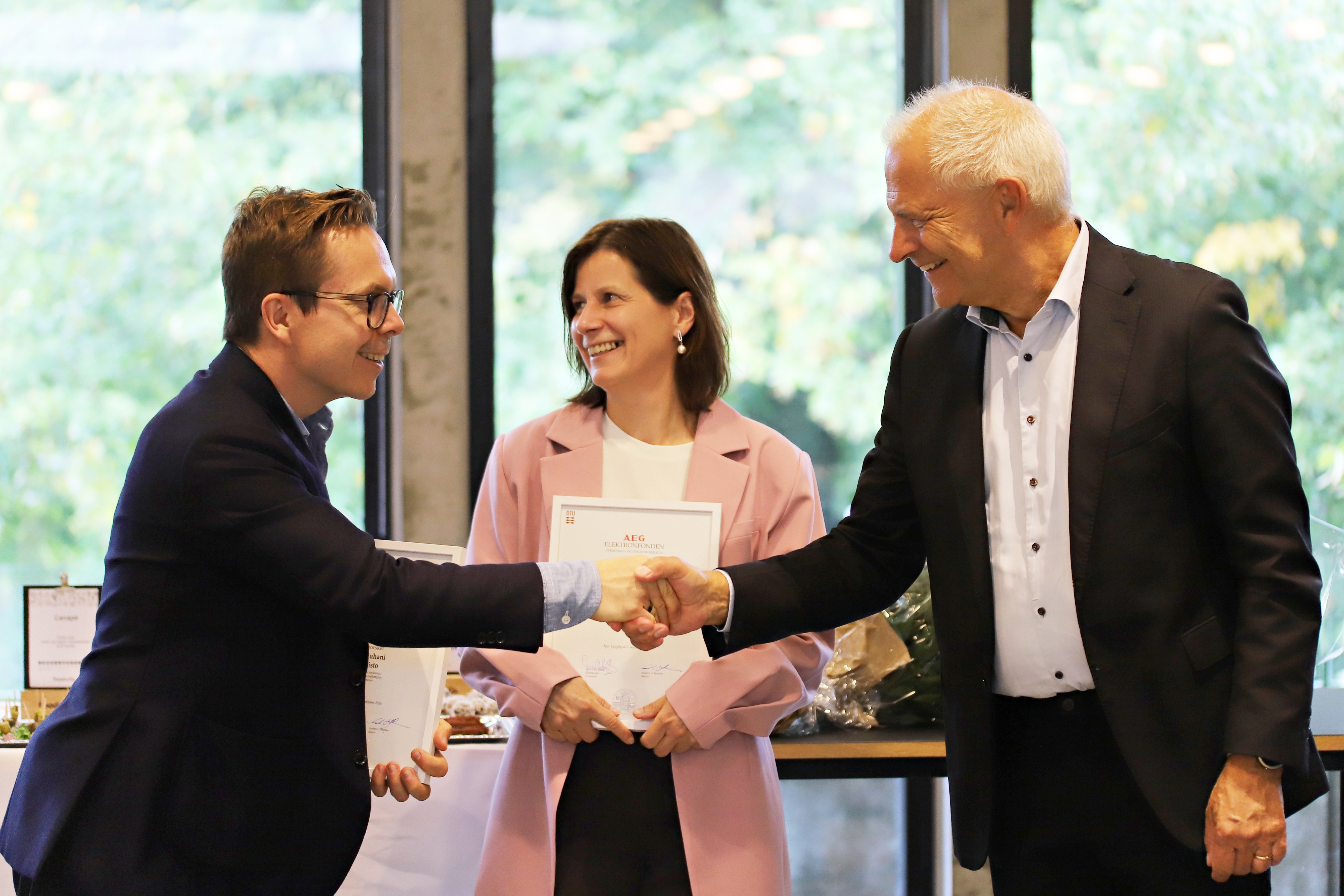 Matti Koivisto receives the AEG Elektronprisen Junior Award